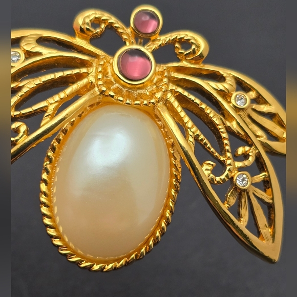 Avon Gold and Pearl Insect Brooch - Picture 2 of 11